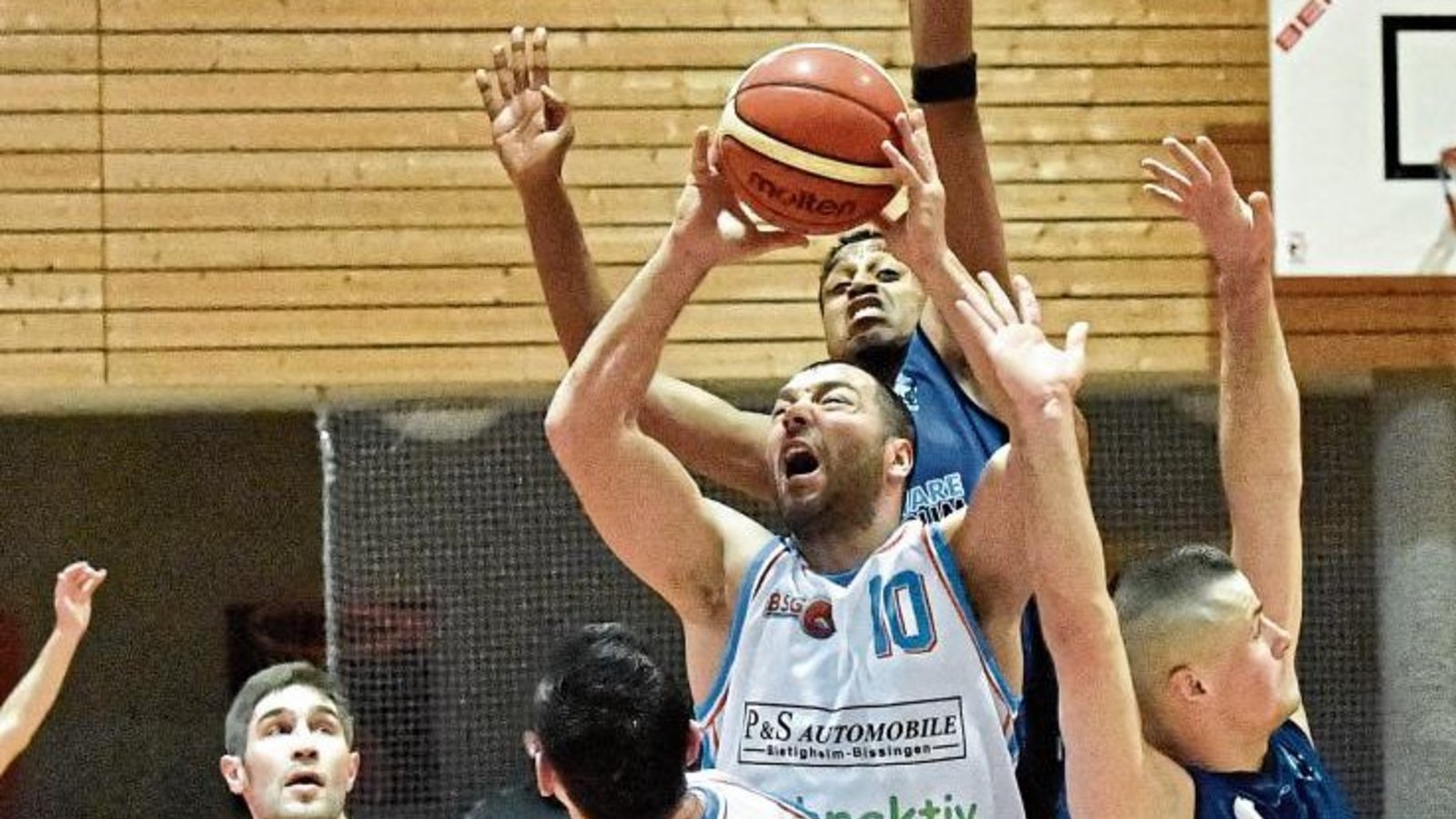 Themis Koupidis hat sich jeden seiner 17 Punkte im Viertelfinale des BBW-Pokals gegen die Zuffenhausen 89ers hart erarbeiten müssen. Foto: Archiv/Leitner Themis Koupidis hat sich jeden seiner 17 Punkte im Viertelfinale des BBW-Pokals gegen die Zuffenhausen 89ers hart erarbeiten müssen. Foto: Archiv/Leitner