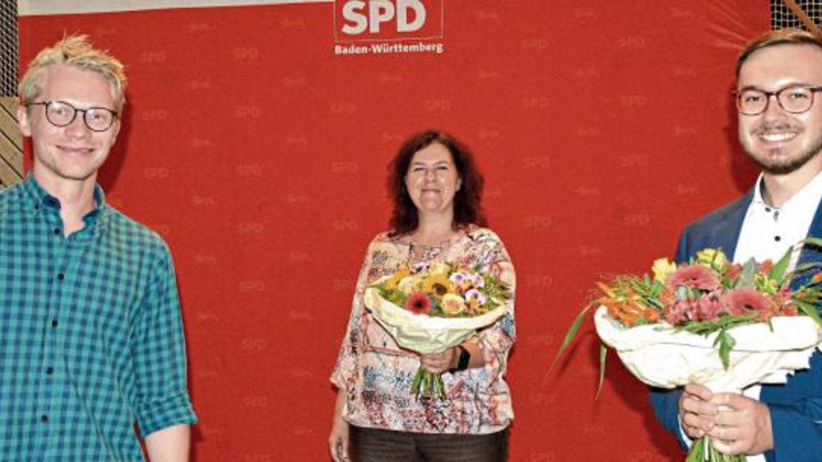 Kreisvorsitzender Paul Renner (links) gratuliert Ingela Freisler und Michael Hofsäß zur Wahl. Rechtes Bild Torsten Liebig, der Kandidat der SPD im Wahlkreis Vaihingen. Fotos: Stahlfeld/p