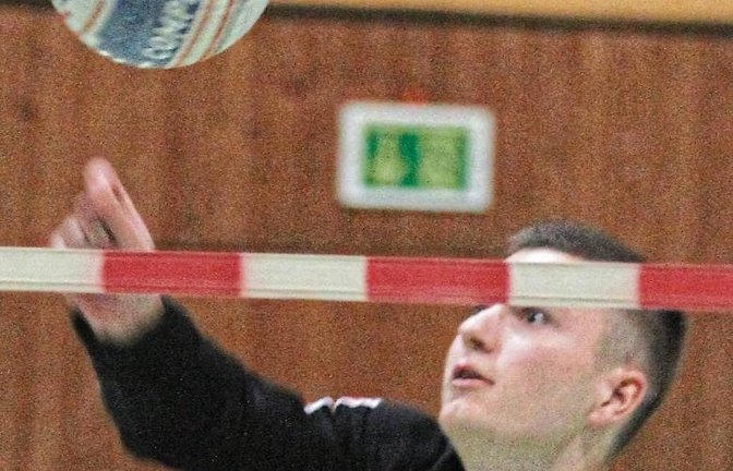 Johannes Jungclaussen würde liebend gerne bei der DM im Hallenfaustball für den TSV Pfungstadt spielen, ist aber nach einer Operation des Ellbogens zum Zuschauen verurteilt. Foto: Nachreiner