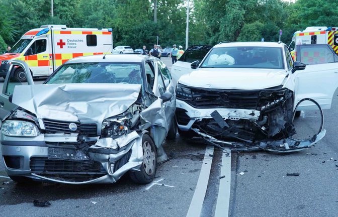 Bei einem schweren Unfall am Stuttgarter Neckartor wurden insgesamt sechs Personen verletzt.<span class='image-autor'>Andreas Rosar Fotoagentur-Stuttg</span>