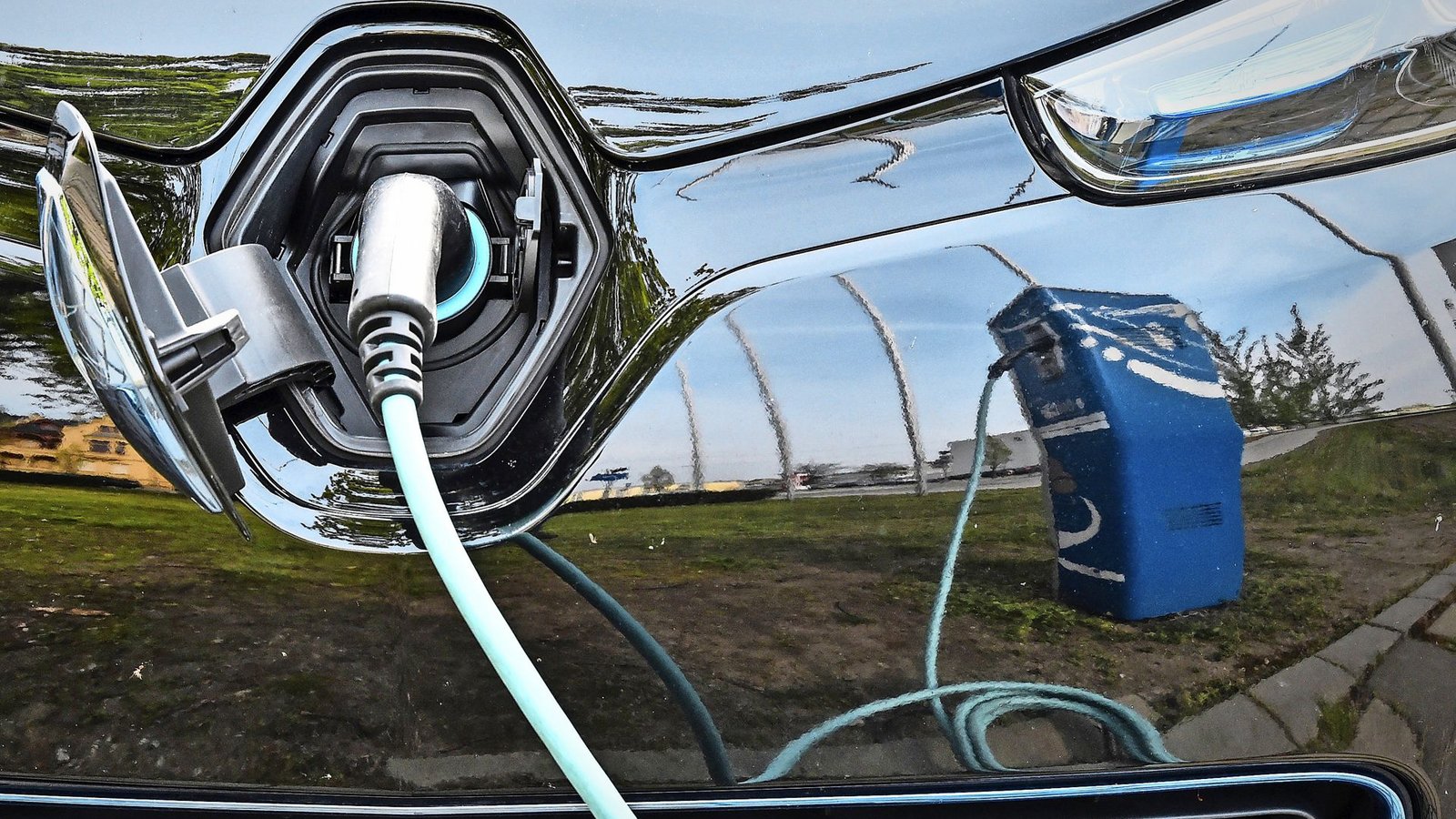 E-Autos sollen helfen, die CO2-Emissionen im Verkehr zu senken.Foto: dpa/Patrick Pleul