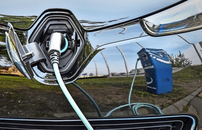 E-Autos sollen helfen, die CO2-Emissionen im Verkehr zu senken.<span class='image-autor'>Foto: dpa/Patrick Pleul</span>