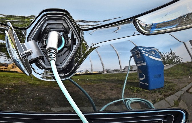E-Autos sollen helfen, die CO2-Emissionen im Verkehr zu senken.<span class='image-autor'>Foto: dpa/Patrick Pleul</span>