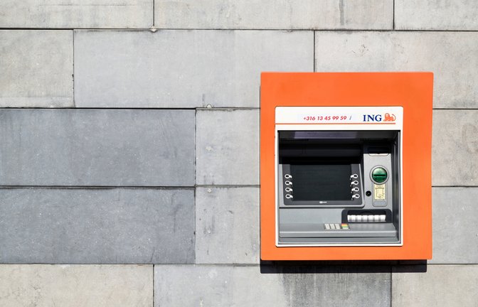 An manchen Geldautomaten der Direktbank kann man Bargeld einzahlen.<span class='image-autor'>Foto: Bjoern Wylezich / shutterstock.com</span>