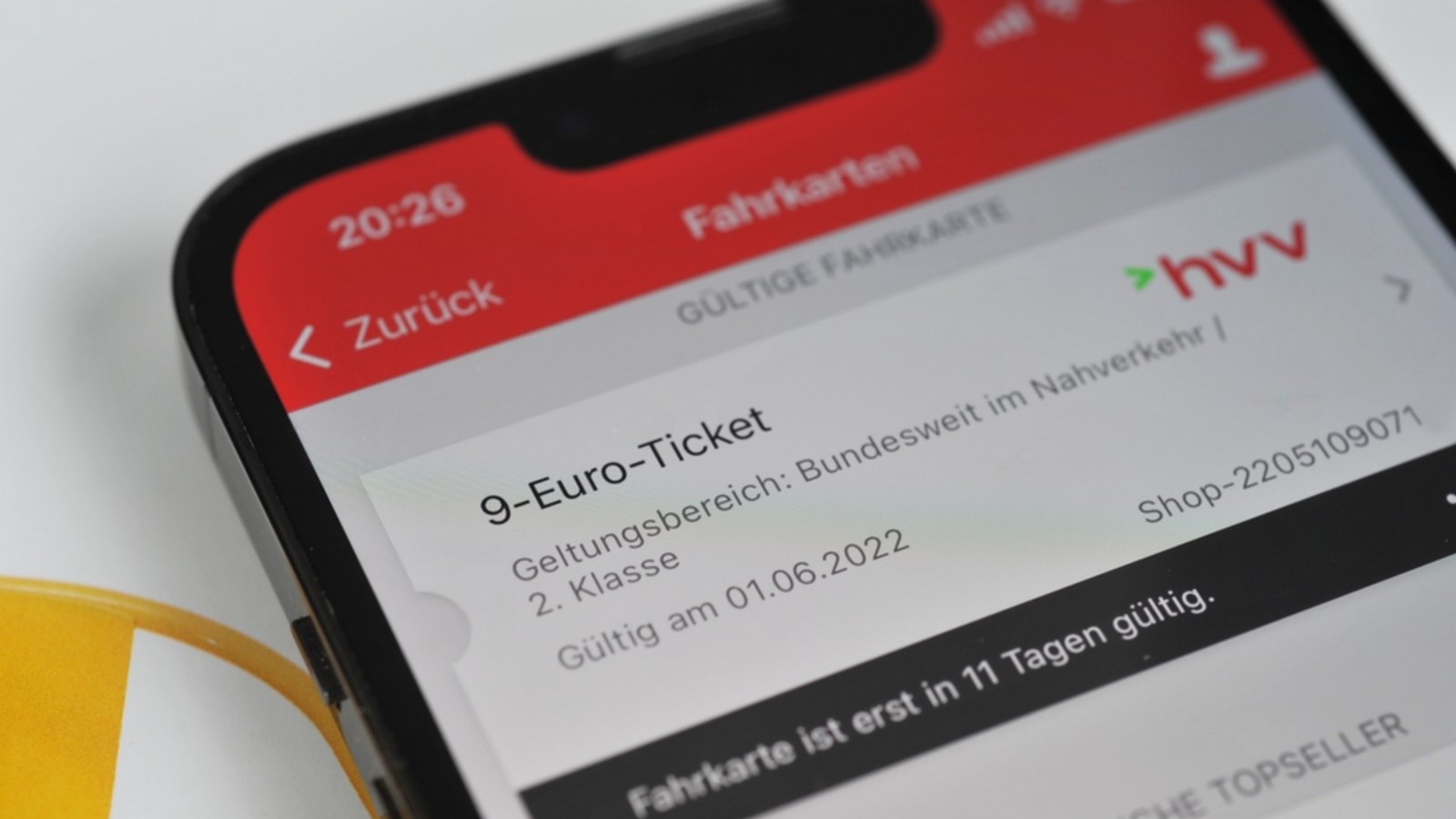 Das 9-Euro-Ticket lässt sich auch in die Apple Wallet übertragen.Foto: nitpicker / shutterstock.com