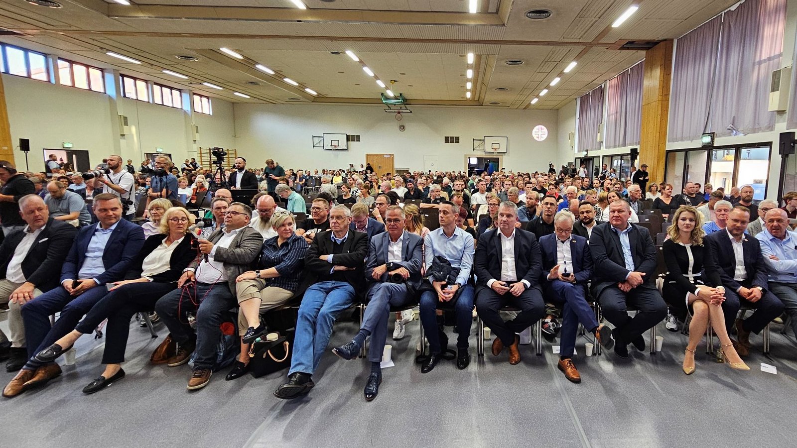 Reger Andrang beim Schlagabtausch zwischen Palmer und Frohnmaier.Foto: Andreas Rosar Fotoagentur Stuttgart