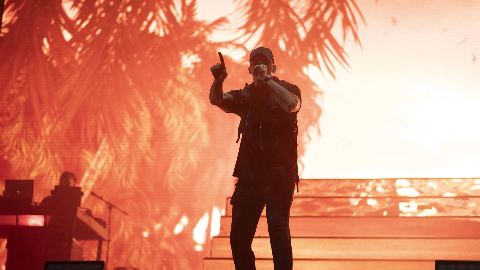 Da beim Konzert in Stuttgart leider keine Pressefotos gemacht werden durften, hier ein Foto vom Raf-Camora-Konzert vom Donauinselfest am 23. Juni 2023.Foto: IMAGO/Andreas Stroh/IMAGO/Andreas Stroh Da beim Konzert in Stuttgart leider keine Pressefotos gemacht werden durften, hier ein Foto vom Raf-Camora-Konzert vom Donauinselfest am 23. Juni 2023.Foto: IMAGO/Andreas Stroh/IMAGO/Andreas Stroh