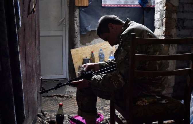 Die Ukraine wehrt seit mehr als zwei Jahren eine großangelegte russische Invasion ab - heute wird der 798. Kriegstag gezählt.<span class='image-autor'>Foto: Andriy Andriyenko/AP/dpa</span>