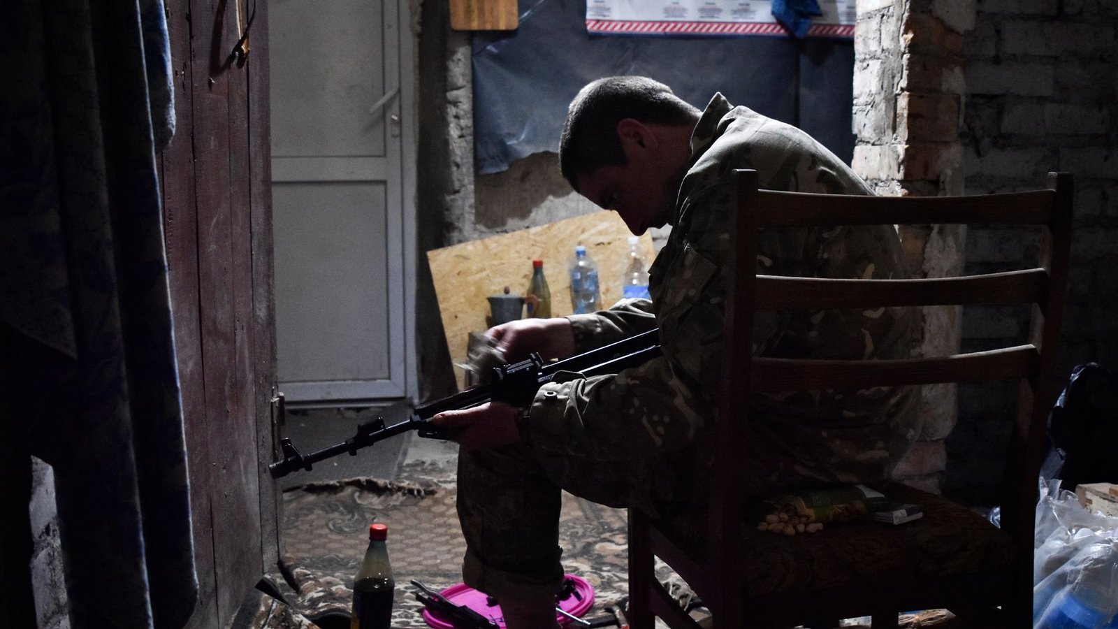 Die Ukraine wehrt seit mehr als zwei Jahren eine großangelegte russische Invasion ab - heute wird der 798. Kriegstag gezählt.Foto: Andriy Andriyenko/AP/dpa