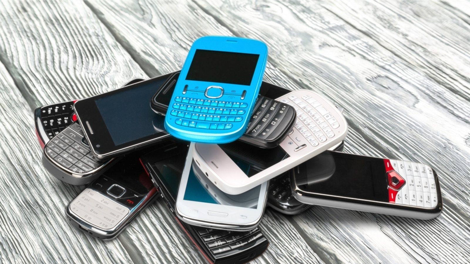Was tun mit den alten Handys?Foto: Billion Photos / shutterstock.com