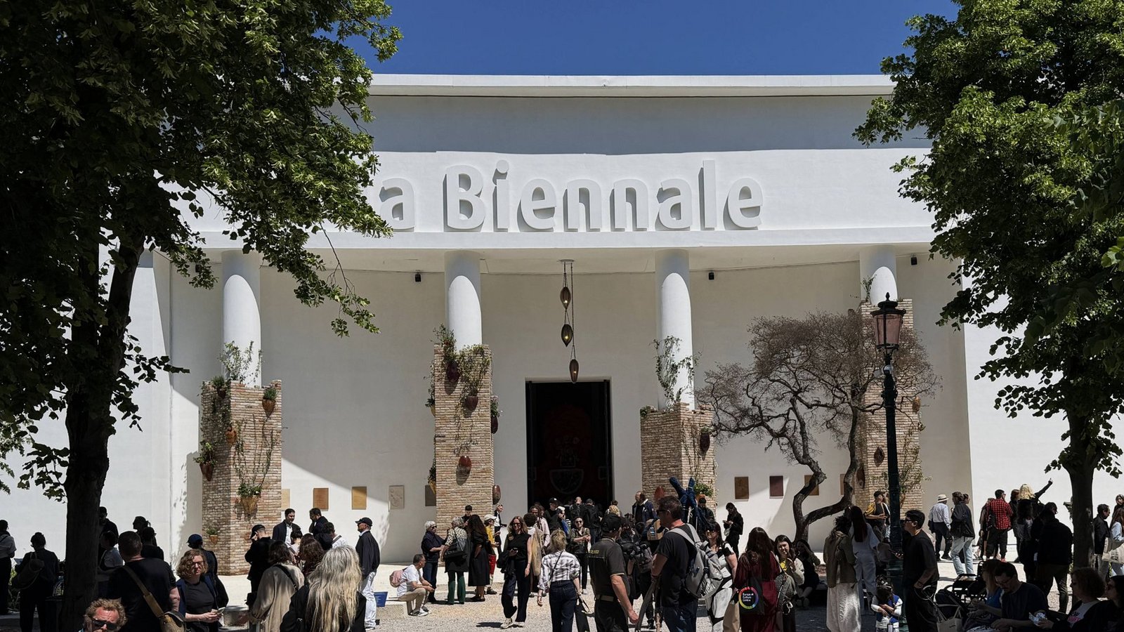 Die Hauptausstellung im zentralen Pavillon der Giardini und den historischen Werftanlagen des Arsenale versucht, „Räume des Zuhörens“ zu schaffen.Foto: IMAGO/Manfred Segerer Die Hauptausstellung im zentralen Pavillon der Giardini und den historischen Werftanlagen des Arsenale versucht, „Räume des Zuhörens“ zu schaffen.Foto: IMAGO/Manfred Segerer