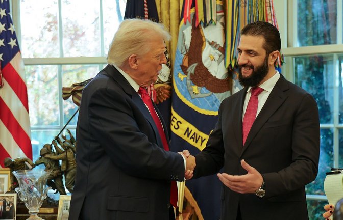 „Privater“ Empfang: Donald Trump (links) und Ahmed al-Scharaa<span class='image-autor'>Foto: dpa/HOGP</span>