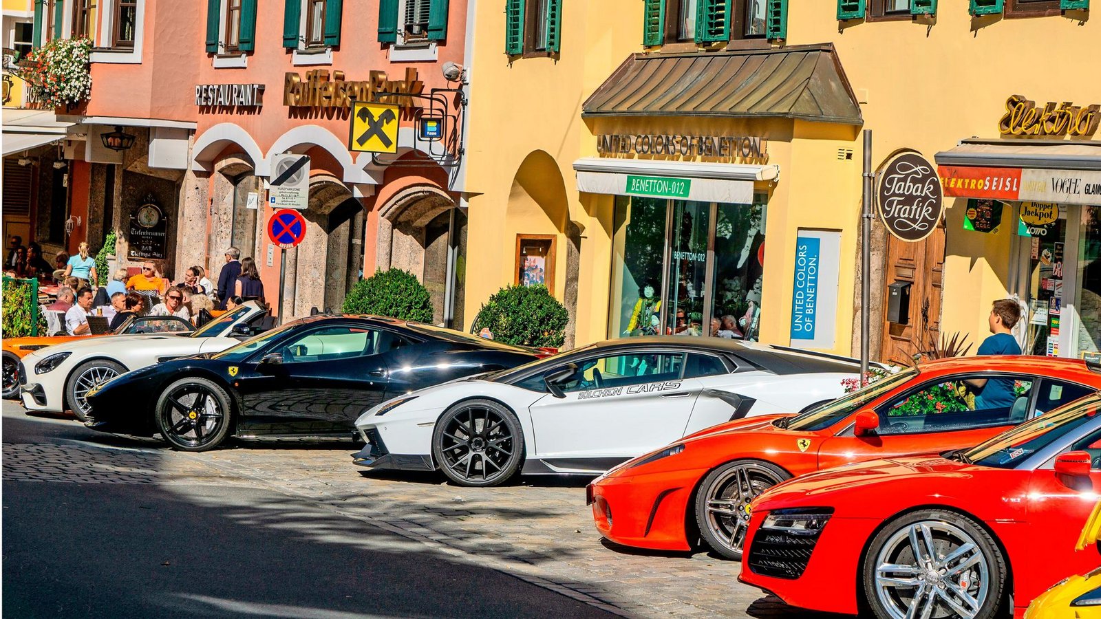 In Kitzbühel wird Reichtum gern und offen gezeigt.Foto: www.mauritius-images.com/Alamy Stock Photos / Emil Oprisa