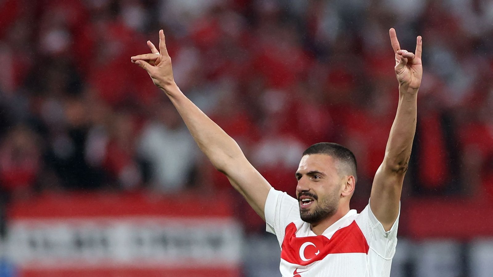 Der türkische Fußballer Merih Demiral hatte im EM-Achtelfinale nach seinem Tor zum 2:0 den sogenannten Wolfsgruß gezeigt.Foto: AFP/RONNY HARTMANN Der türkische Fußballer Merih Demiral hatte im EM-Achtelfinale nach seinem Tor zum 2:0 den sogenannten Wolfsgruß gezeigt.Foto: AFP/RONNY HARTMANN