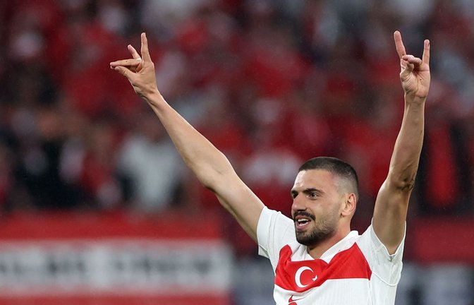 Der türkische Fußballer Merih Demiral hatte  im EM-Achtelfinale  nach seinem  Tor zum 2:0 den sogenannten Wolfsgruß gezeigt.<span class='image-autor'>Foto: AFP/RONNY HARTMANN</span>