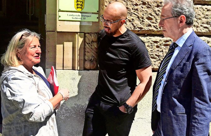 Karin Lehmann, Edson Pantaleao und Anwalt Roland Kugler haben nach der Sitzung das weitere Vorgehen besprochen.<span class='image-autor'>Foto: /jon</span>