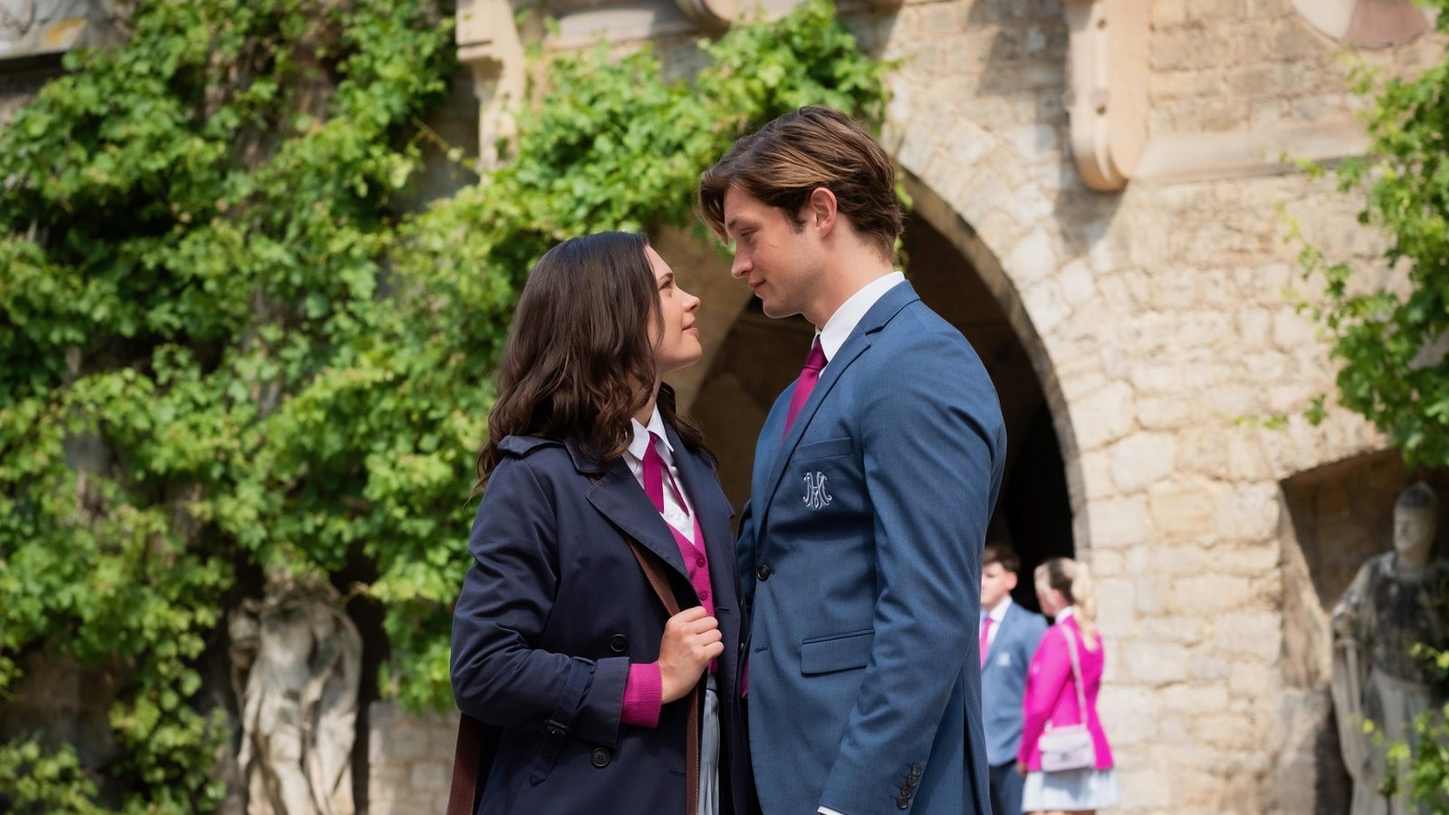 Harriet Herbig-Matten als "Ruby Bell" und Damian Hardung als "James Beaufort".Foto: Gordon Muehle/Amazon MGM Studios Harriet Herbig-Matten als "Ruby Bell" und Damian Hardung als "James Beaufort".Foto: Gordon Muehle/Amazon MGM Studios