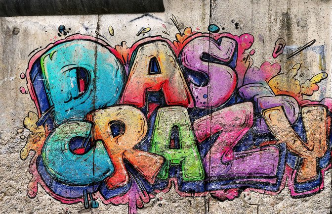 Ein Graffito mit dem Jugendwort des Jahres.<span class='image-autor'>Foto: IMAGO/Bihlmayerfotografie/IMAGO/MICHAEL BIHLMAYER</span>
