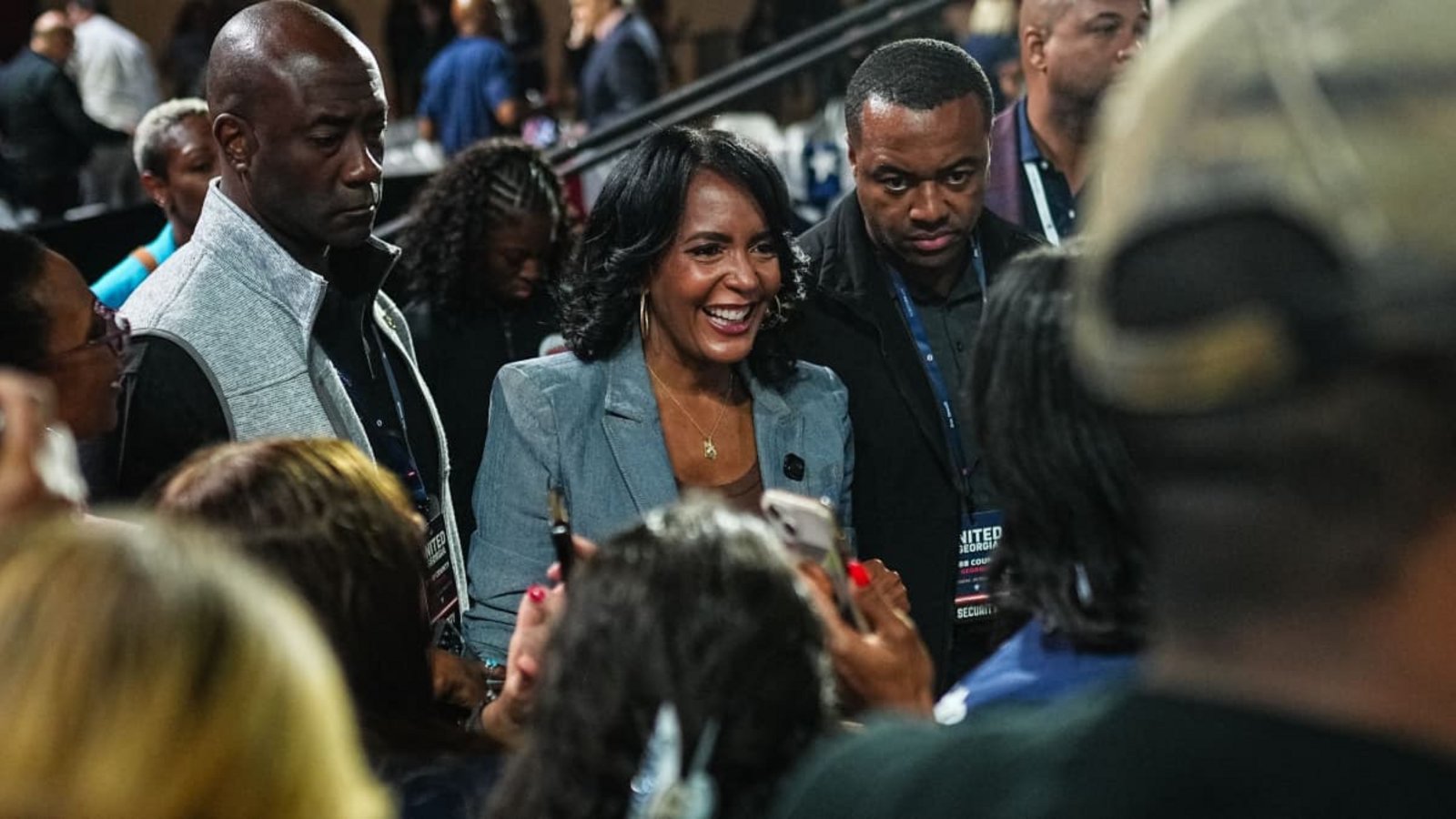 Keisha Lance Bottoms (Mitte) möchte Gouverneurin von Georgia werden.ELIJAH NOUVELAGE/afp Keisha Lance Bottoms (Mitte) möchte Gouverneurin von Georgia werden.ELIJAH NOUVELAGE/afp