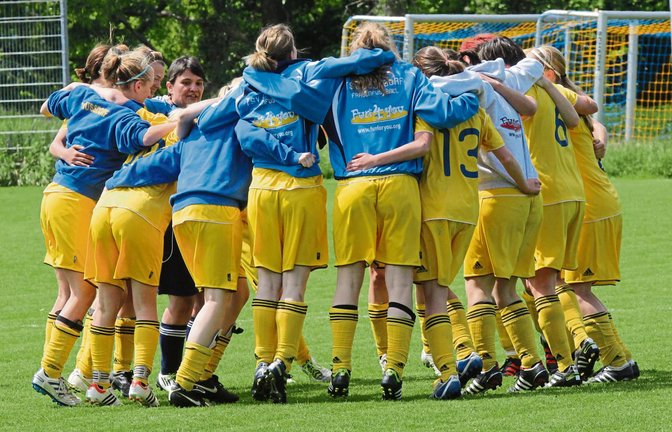 Damals feierte der TSV Nussdorf den Aufstieg in die Regionenliga. Heute muss sich nicht nur die Elf aus dem Hardtwäldle mit Personalmangel auseinandersetzen. Foto: Archiv/Küppers