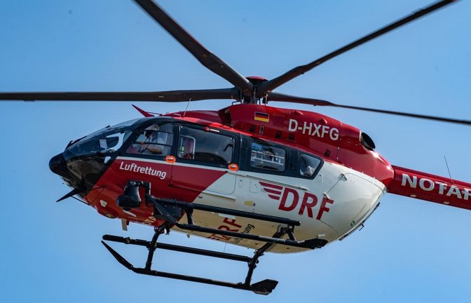 Ein Rettungshubschrauber brachte die Verletzten in ein Krankenhaus (Symbolbild).<span class='image-autor'>Stefan Sauer/dpa</span>