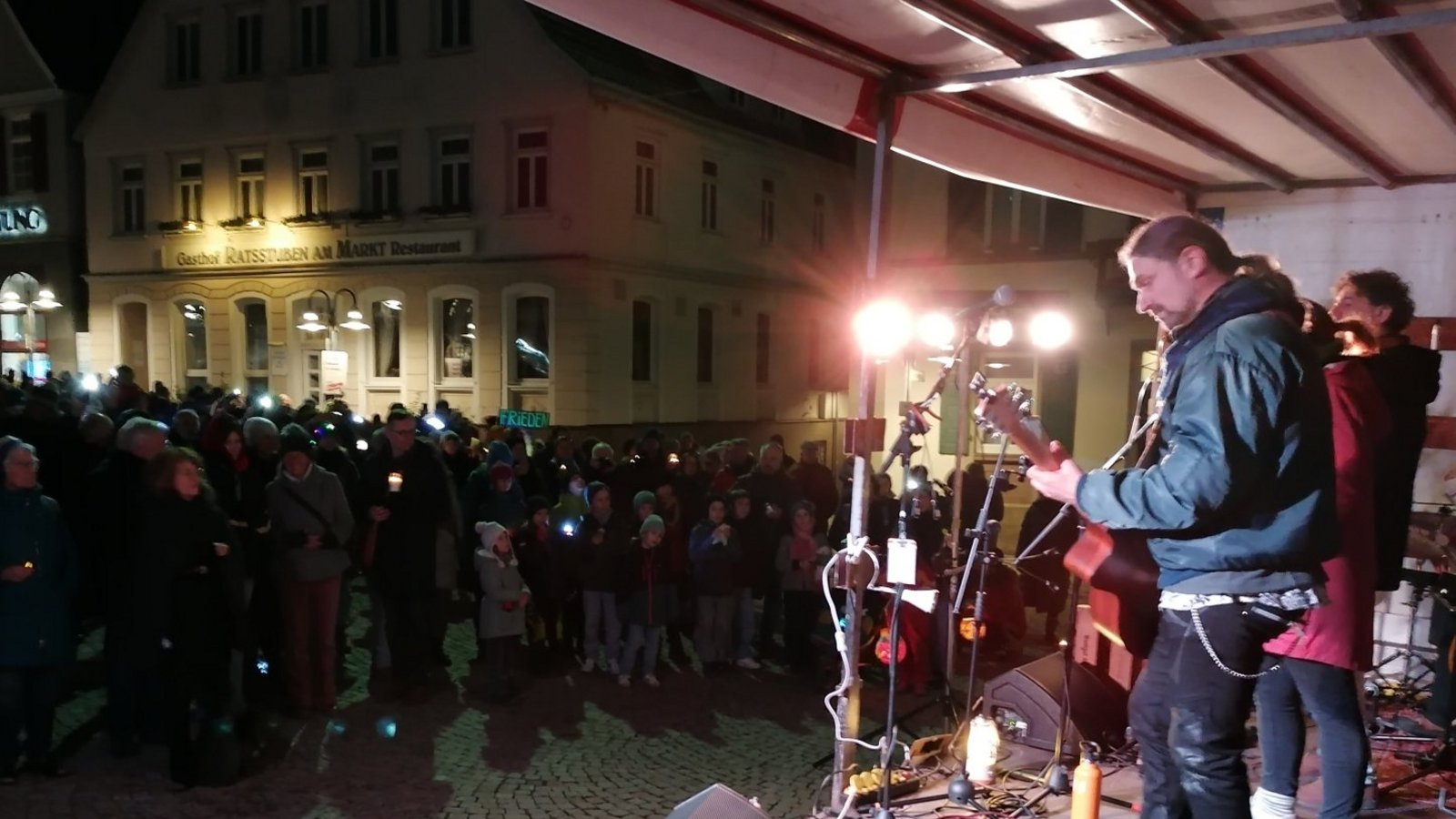 Die Band The Fairy Meadows spielt sozialkritische Songs. Die Band The Fairy Meadows spielt sozialkritische Songs.