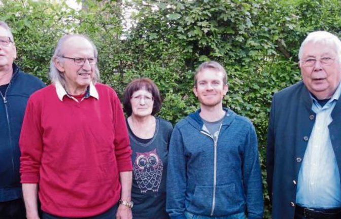 Ehrungen beim Vogelverein Illingen; links Vorsitzender Frank Behre. Foto: p