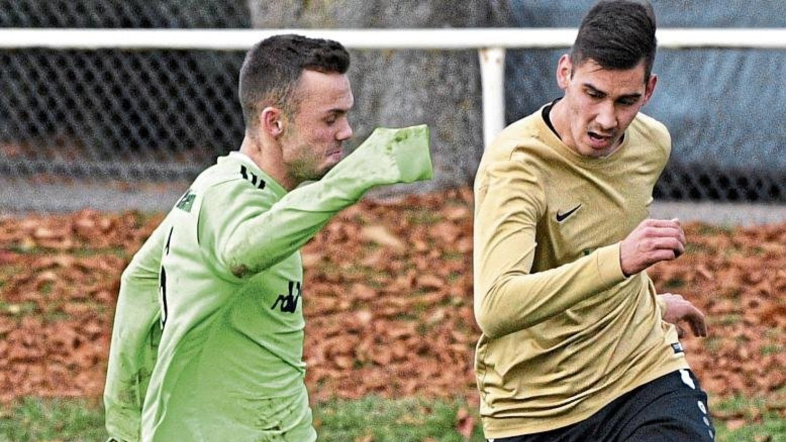 Für die SGM Riexingen (rechts Devrim Namdar) geht es darum, im ersten Spiel des neuen Jahres gegen den TSV Kleinglattbach zu bestehen und den Anschluss nach oben zu halten. Foto: Leitner Für die SGM Riexingen (rechts Devrim Namdar) geht es darum, im ersten Spiel des neuen Jahres gegen den TSV Kleinglattbach zu bestehen und den Anschluss nach oben zu halten. Foto: Leitner