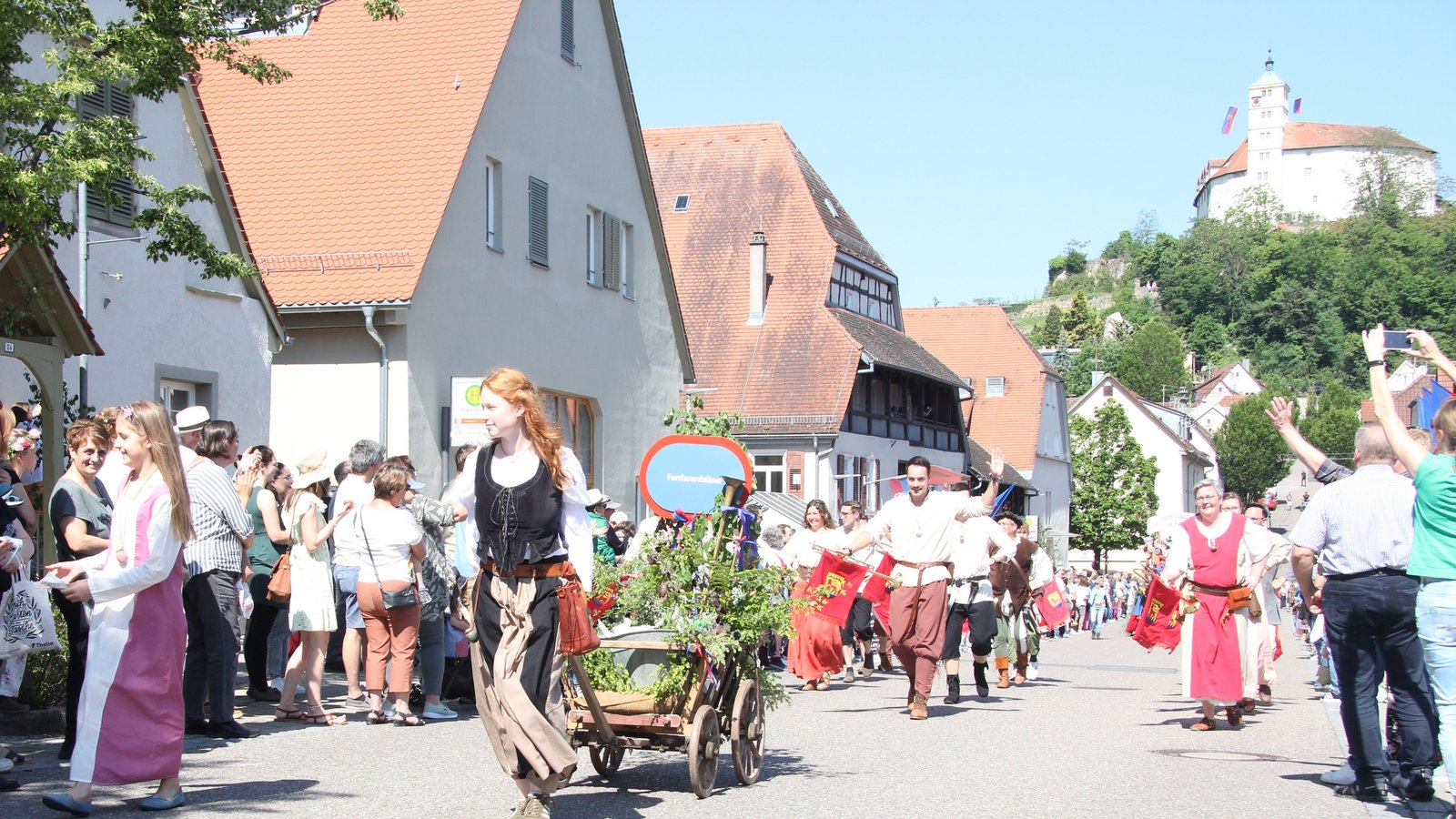 Viel zu sehen gibt es beim Festzug durch die Stadt. Foto: Banholzer