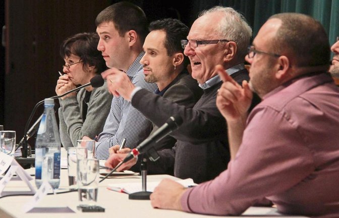 Winfried Scheuermann (Mitte) musste einmal mehr den Bürgermeister vertreten. Aus der Zuhörerschaft gab es Kritik am Fernbleiben des Rathauschefs.  Fotos: Rostek