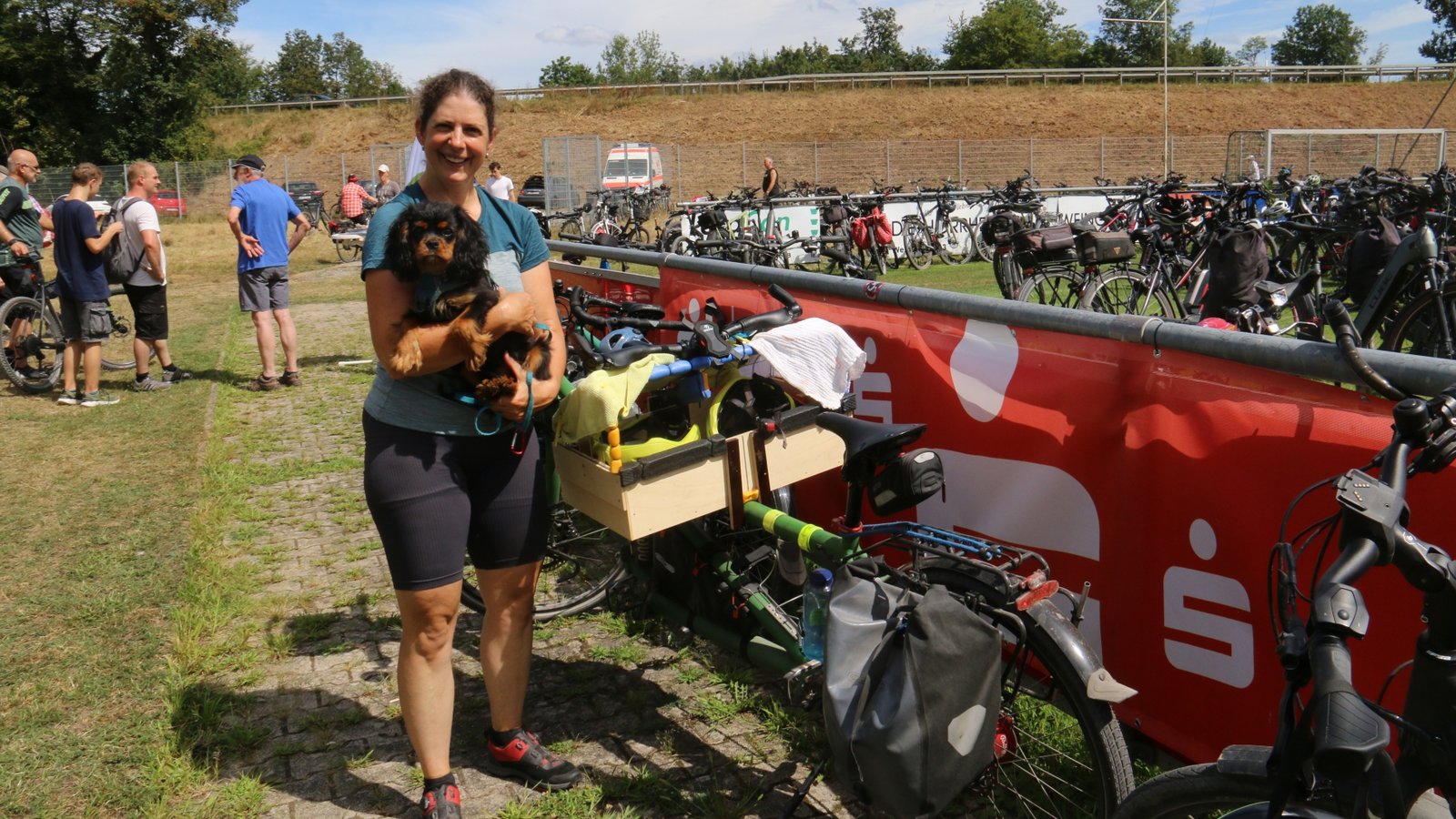 Vielleicht der jüngste Tourteilnehmer Casper, ein fünf Monate alter Welpe. Fotos: Rücker Vielleicht der jüngste Tourteilnehmer Casper, ein fünf Monate alter Welpe. Fotos: Rücker