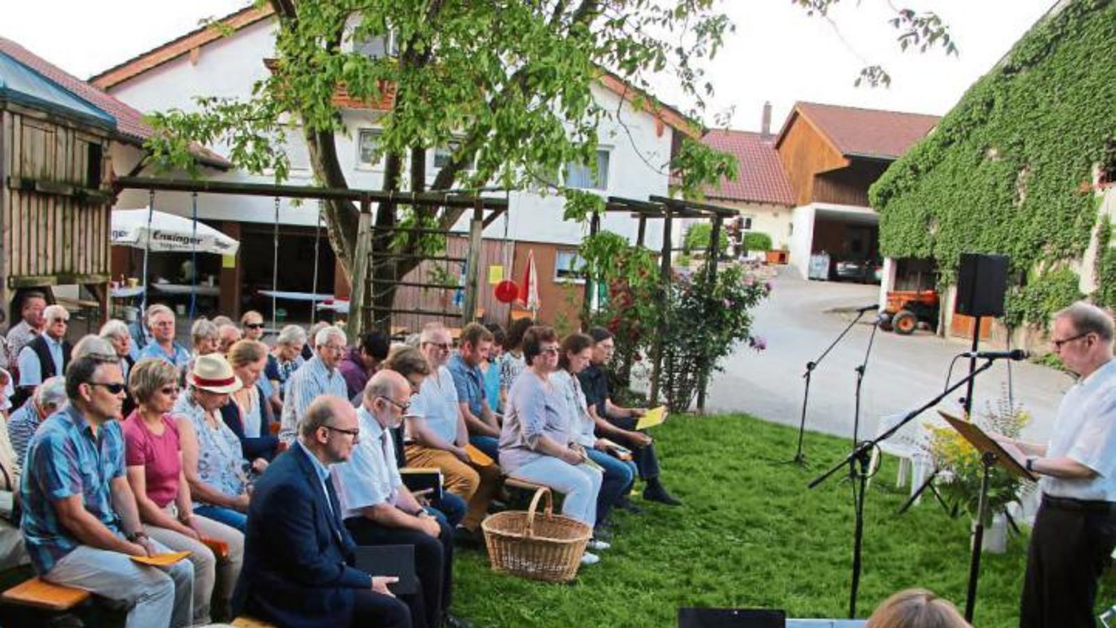 Erntebittgottesdienst auf dem Oberriexinger Lindenhof. Foto: Gergen Erntebittgottesdienst auf dem Oberriexinger Lindenhof. Foto: Gergen