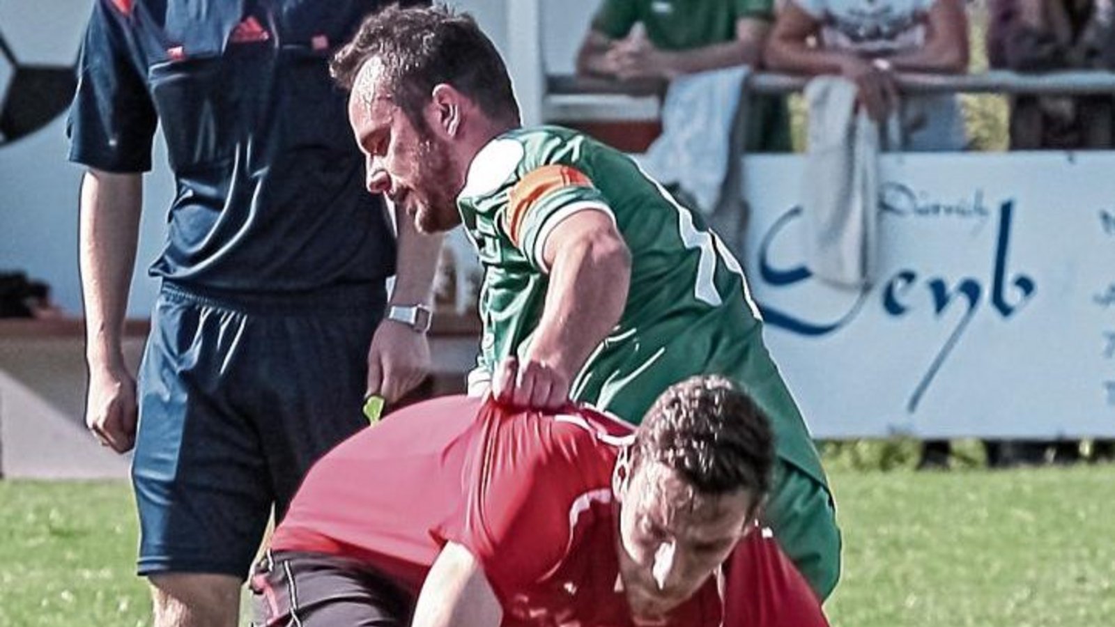 So wie hier Mario Vehlgut (vorne) tat sich der SVH gestern gegen Sternenfels schwer. Foto: Simecek So wie hier Mario Vehlgut (vorne) tat sich der SVH gestern gegen Sternenfels schwer. Foto: Simecek