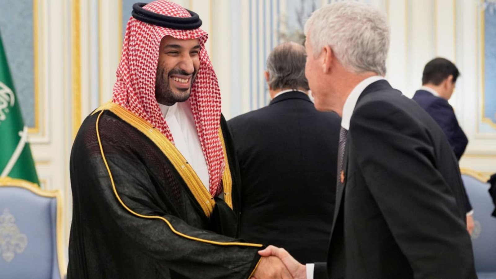Der saudische Kronprinz Mohammed bin Salman begrüßt Chris Wright, US-Energieminister, im Königspalast in Riad.Alex Brandon/AP/dpa Der saudische Kronprinz Mohammed bin Salman begrüßt Chris Wright, US-Energieminister, im Königspalast in Riad.Alex Brandon/AP/dpa