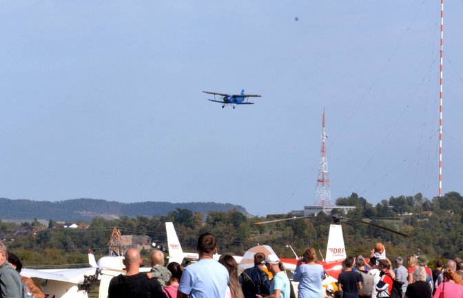 Flugbegeisterte unter sich: Auf dem Segelflugplatz in Mühlacker gibt es einiges zu sehen.  <span class='image-autor'>Fotos: Stahlfeld</span>