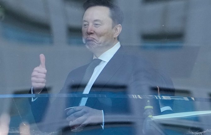 Tech-Milliardär Elon Musk wurde als Zeuge im Prozess um seine Klage gegen OpenAI-Mitgründer Sam Altman befragt.<span class='image-autor'>Foto: Godofredo A. Vásquez/AP/dpa</span>