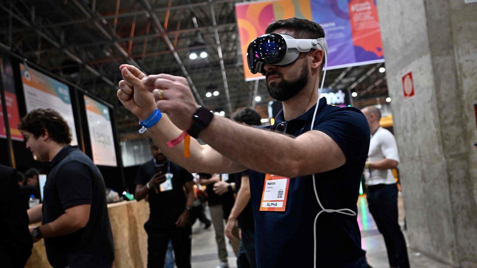 3D-Headset Vision Pro: Die Vorführtermine in den Apple Stores werden offenbar immer seltener gebucht.Foto: AFP/MAURO PIMENTEL