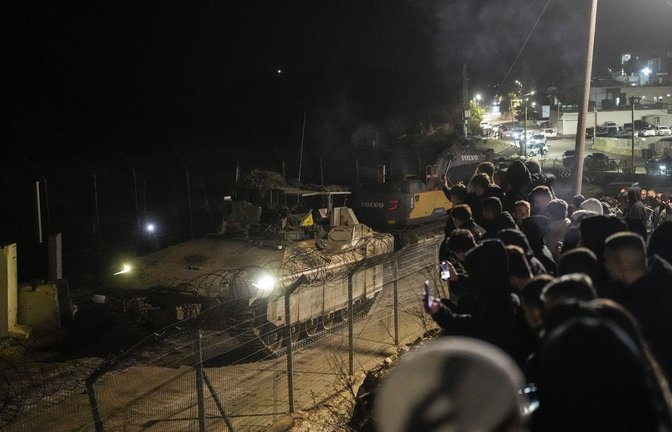Panzer fahren an der Grenze zwischen Israel und Syrien auf.<span class='image-autor'>Foto: dpa/Matias Delacroix</span>