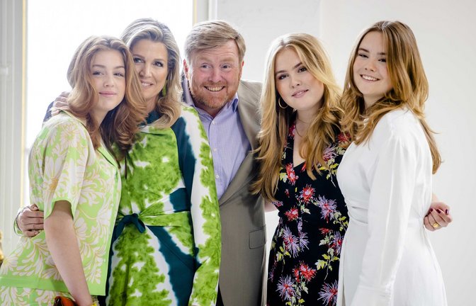 König Willem-Alexander und Königin Máxima mit den Prinzessinnen Ariane (l-r), Amalia und Alexia.<span class='image-autor'>Foto: KOEN VAN WEEL/ANP/dpa</span>