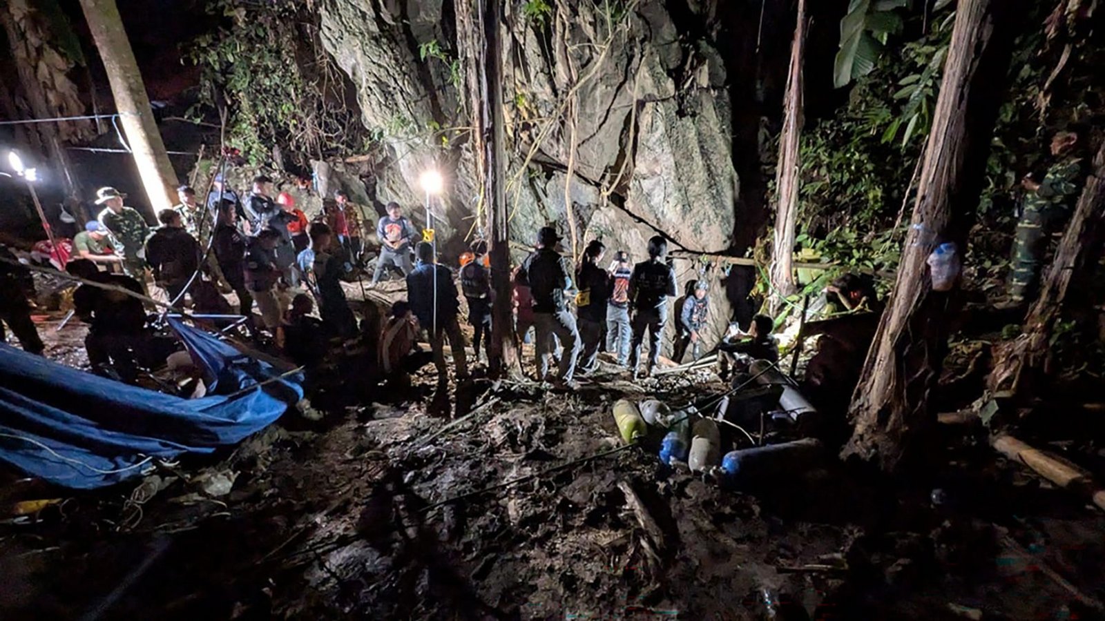 Spezialisten haben nach eigenen Angaben einen neuen Zugang zu der Höhle gefunden.Foto: Josh Richards/dpa Spezialisten haben nach eigenen Angaben einen neuen Zugang zu der Höhle gefunden.Foto: Josh Richards/dpa