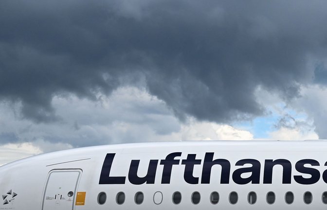 Das Bugfahrwerk einer Lufthansa-Maschine knickte am Frankfurter Flughafen ein. (Symbolbild)<span class='image-autor'>Foto: Florian Wiegand/dpa/Florian Wiegand</span>