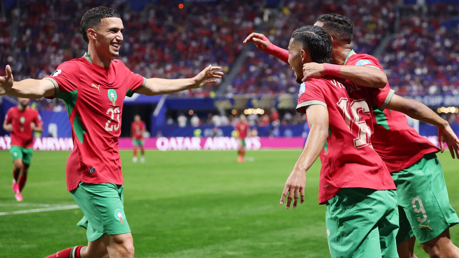 Lasst Euch drücken! Bilal El Khannouss feiert mit seinen TeamkollegenFoto: Lasst Euch drücken! Bilal El Khannouss feiert mit seinen TeamkollegenFoto: 