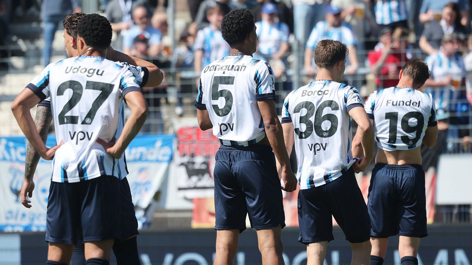 Enttäuschung pur bei den Spielern der Stuttgarter Kickers.Foto: Baumann/Hansi Britsch