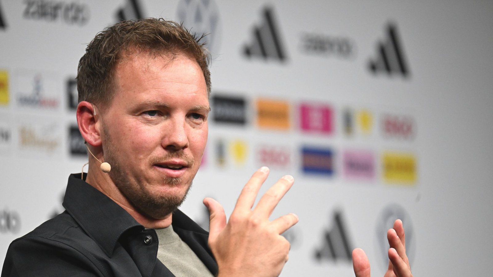 Der Bundestrainer Julian Nagelsmann führt aus, welche Spieler er für die WM nominiert hat.Foto: Federico Gambarini/dpa Der Bundestrainer Julian Nagelsmann führt aus, welche Spieler er für die WM nominiert hat.Foto: Federico Gambarini/dpa