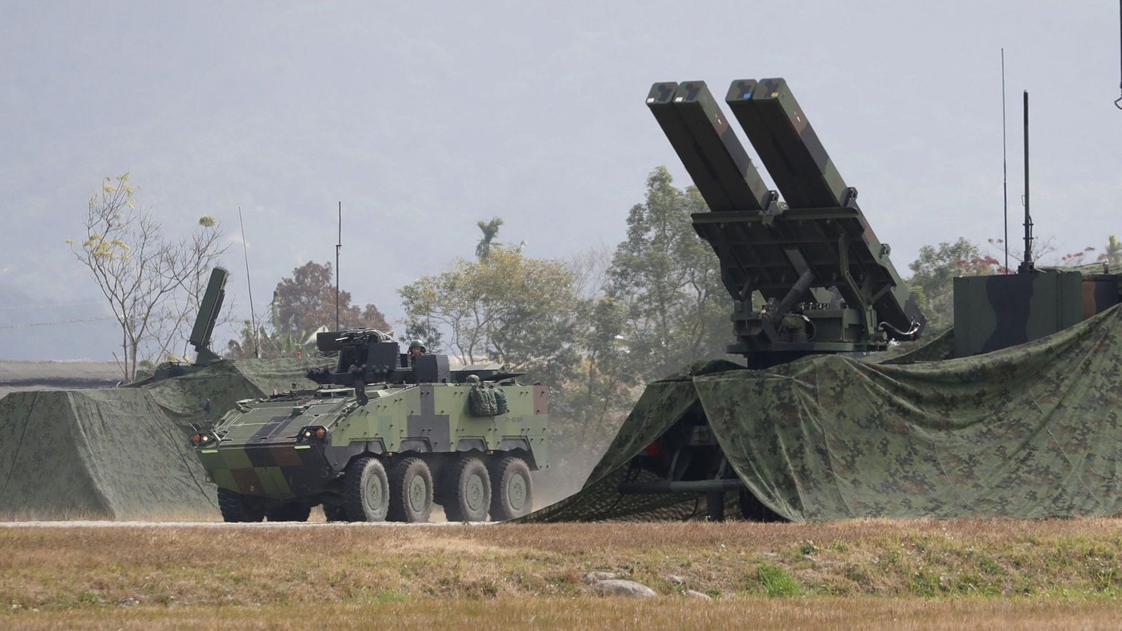 Panzer und Raketenwerfer bei einer Übung in Taiwan.Foto: ChiangYing-ying/dpa Panzer und Raketenwerfer bei einer Übung in Taiwan.Foto: ChiangYing-ying/dpa