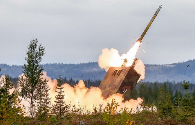 Mit von Deutschland überlassenen  Systemen wie dem Mars II  – im Bild ein Werfer der Bundeswehr – kann die Ukraine auch russisches Territorium erreichen.<span class='image-autor'>Foto: Bundeswehr/Mario Bähr</span>