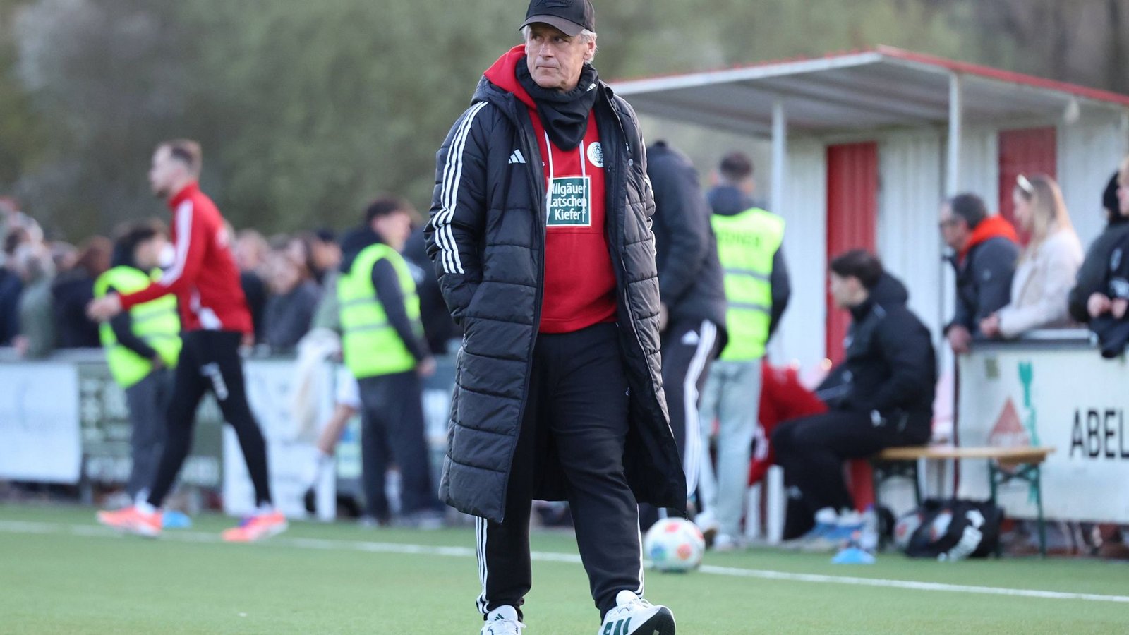 Trainer Roland Seitz kommt mit dem FC 08 Homburg am 3. Mai auf die Waldau.Foto: IMAGO/Jan Huebner Trainer Roland Seitz kommt mit dem FC 08 Homburg am 3. Mai auf die Waldau.Foto: IMAGO/Jan Huebner