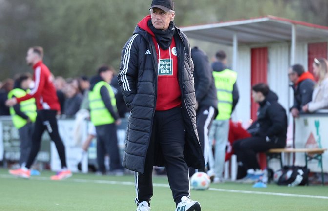Trainer Roland Seitz kommt mit dem FC 08 Homburg am 3. Mai auf die Waldau.<span class='image-autor'>Foto: IMAGO/Jan Huebner</span>