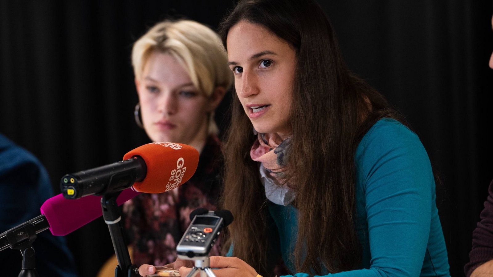 Der Aktivistin Lisa Poettinger droht ein Berufsverbot.(Archivbild)Foto: IMAGO/aal.photo/IMAGO/mufkinnphotos Der Aktivistin Lisa Poettinger droht ein Berufsverbot.(Archivbild)Foto: IMAGO/aal.photo/IMAGO/mufkinnphotos
