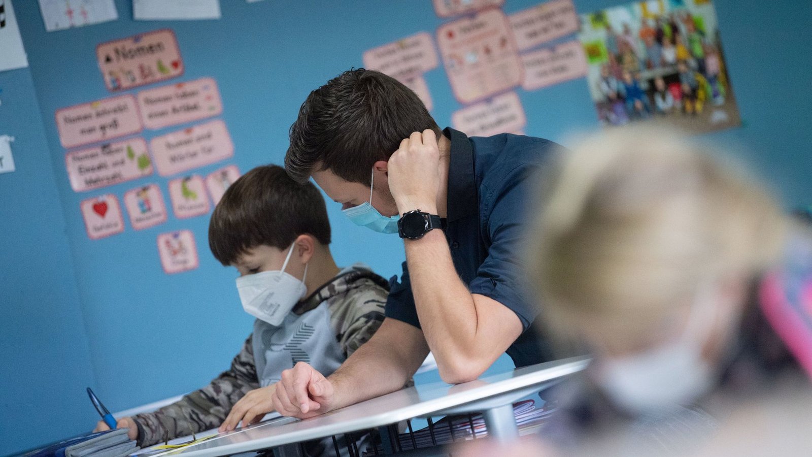 Noch in der Pandemie startete das Programm „Lernen mit Rückenwind“, das sich an Schüler mit Lernrückständen richtet.Foto: dpa/Marijan Murat